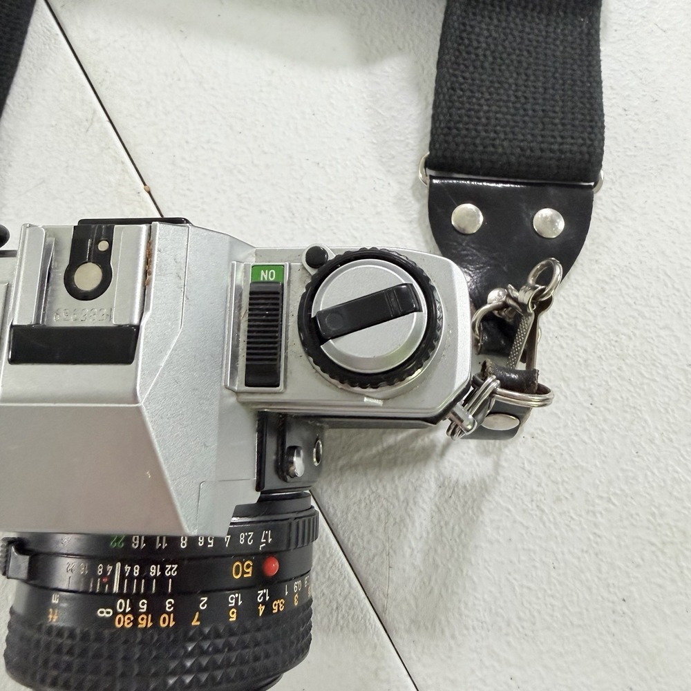 Minolta X-370 35mm SLR Film Camera W/ Lenses Flash Winder ALL UNTESTED AS IS - Picture 8 of 16